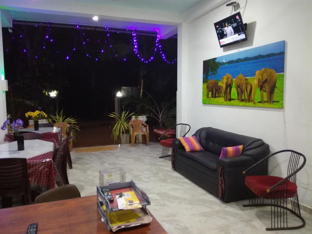 Bevary City Hotel Anuradhapura Exterior photo