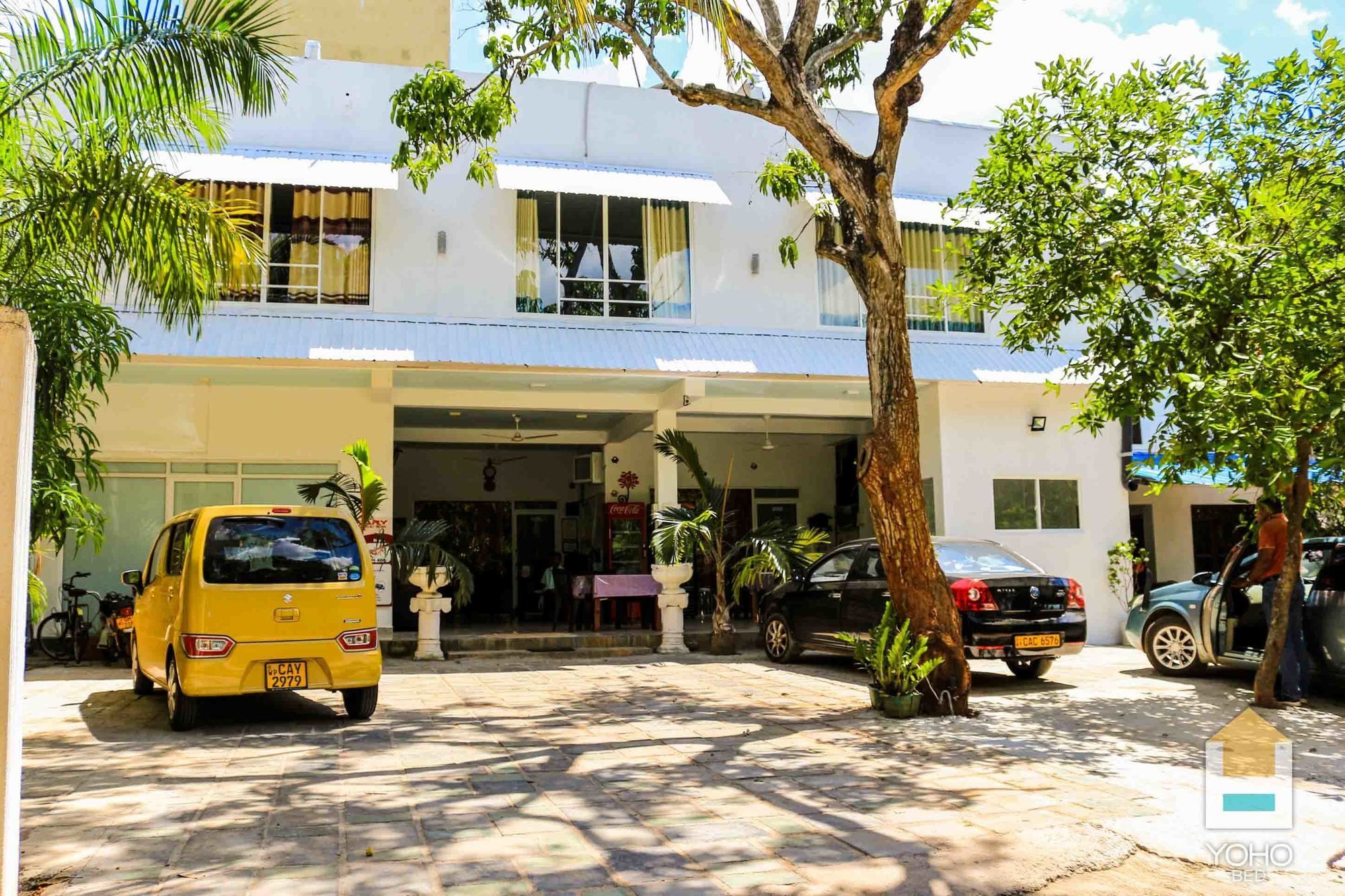 Bevary City Hotel Anuradhapura Exterior photo